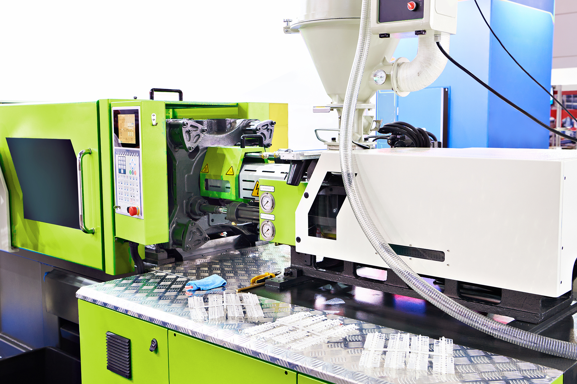 Electric injection molding machine